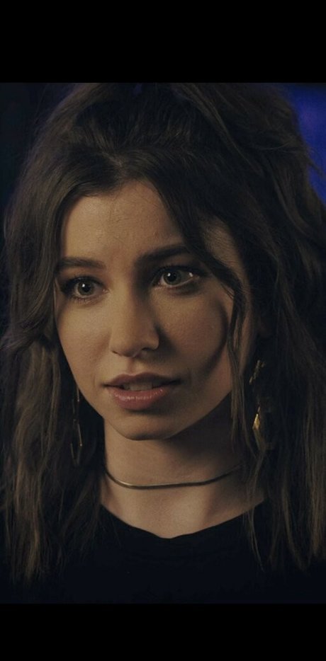 Katelyn Nacon haut modèle image
