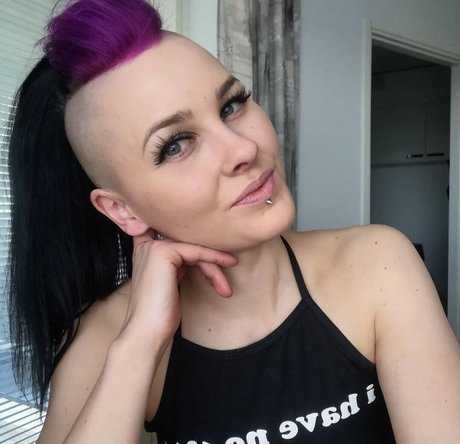 VMissyB actrice exclusive photos