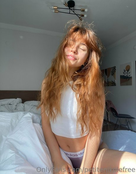 petitenikolefree actrice adulte photos