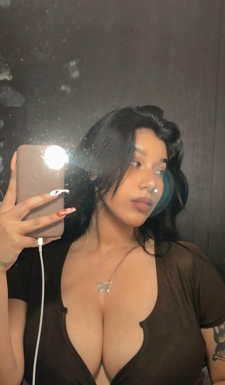 Fernanda V étoile nue photos