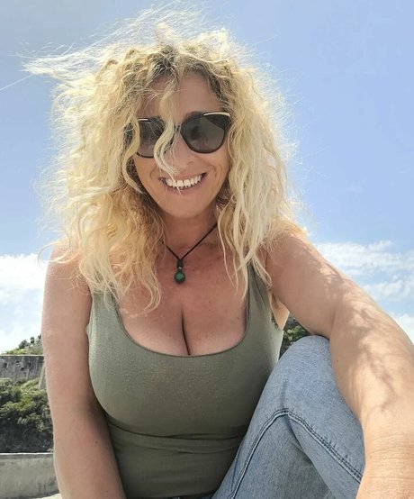 Sabina Di Iorio star du porno chaude photos