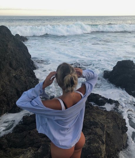 Elly Anne nus de stars du porno image