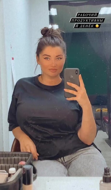 éjacule sur la langue onlyfans art gratuit img