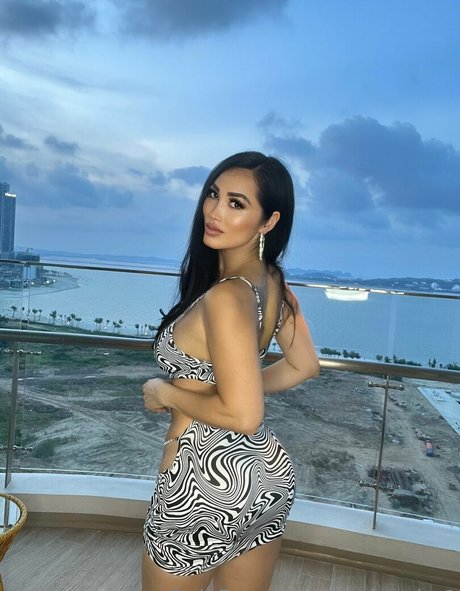 Angie VuHa star du porno sympa des photos