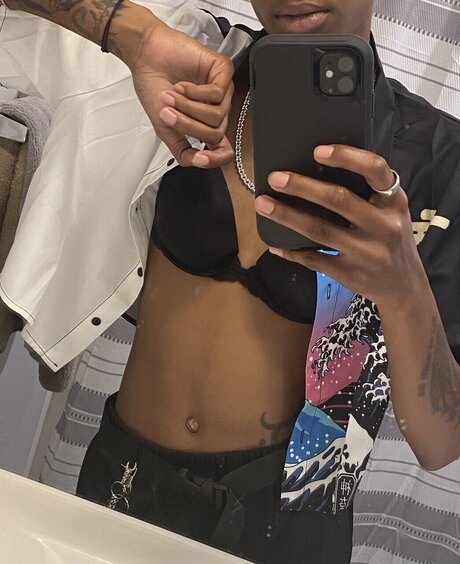 Alliena haut de star du porno galeries