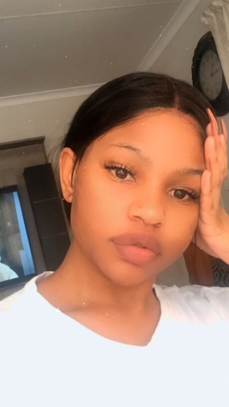 LindiweHlophe sexe de star du porno img