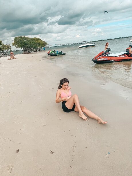 Feet Queen actrice libre galerie