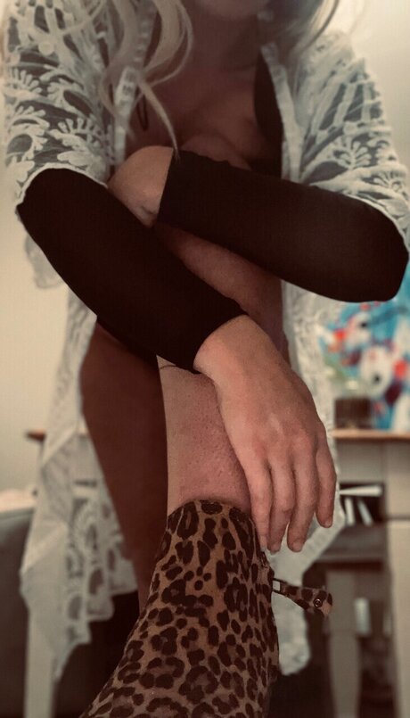 Love triangle actrice sexy collection