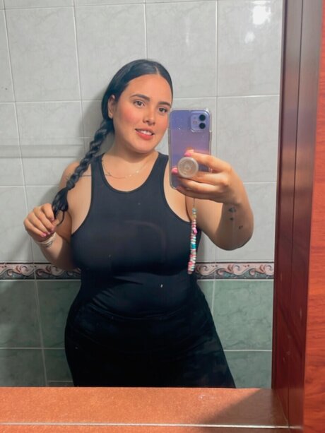 Yeraldin Montoya modèle nu photo