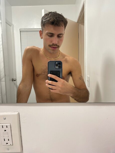 Sterling Stone joli modèle galeries