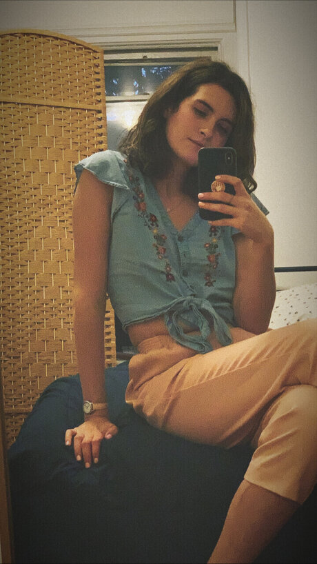 Maebly actrice porno des photos