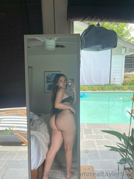 Tayler Hills actrice libre collection