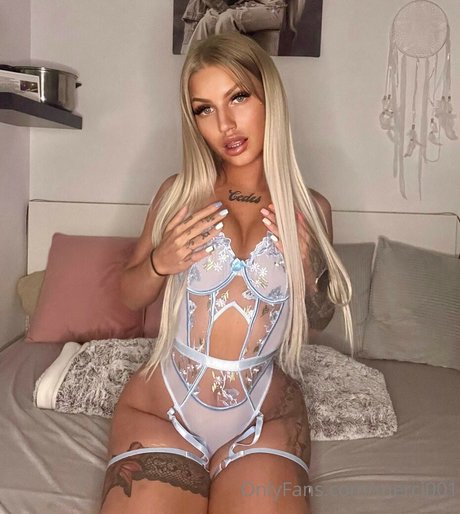 Balazs Mercedesz jolie star du porno des photos