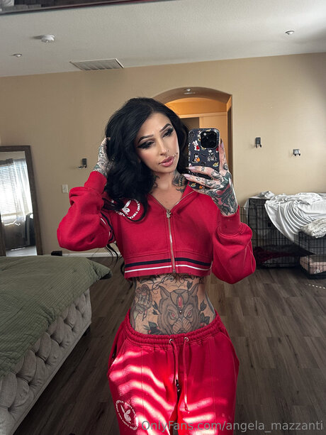 Angela Mazzanti modèle nu collection