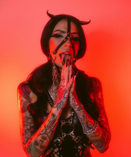 Angela Mazzanti modèle artistique archive