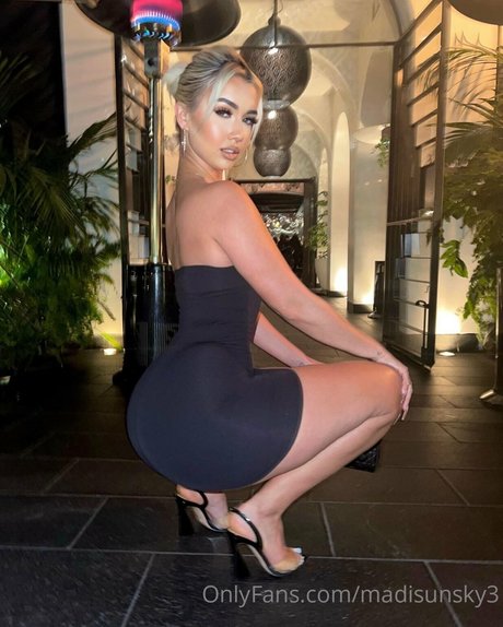 Madisun Sky modèle nu galeries