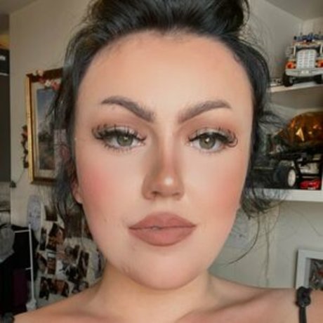 Chloe Louise modèle porno archive