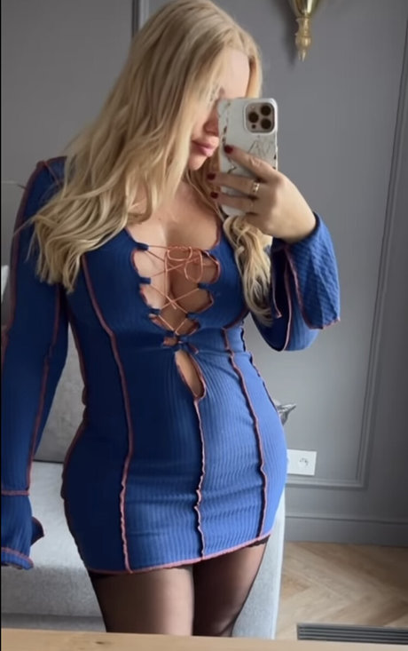 femme seulementfans nus parfaits photo