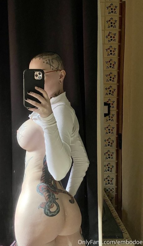 Embodoe jolie star du porno photos