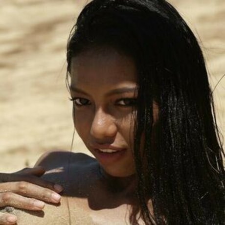 Chloe Saat actrice hd des photos