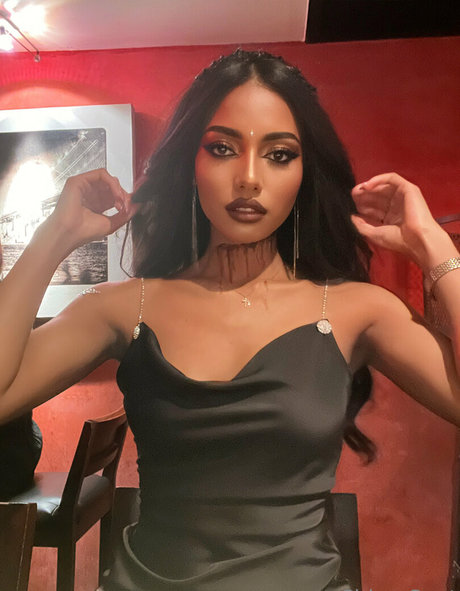 Chloe Saat star du porno gratuite photo