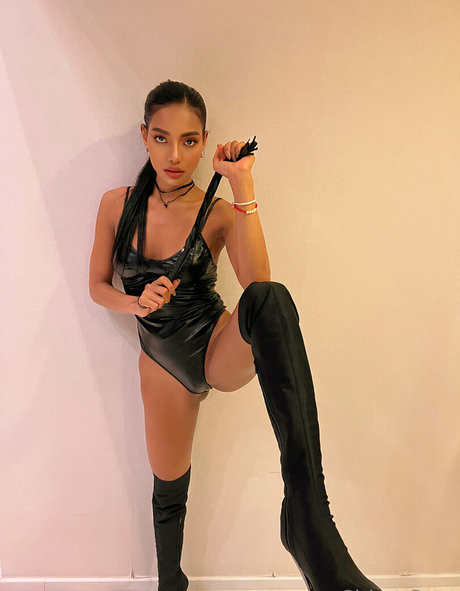 Chloe Saat modèle hd img