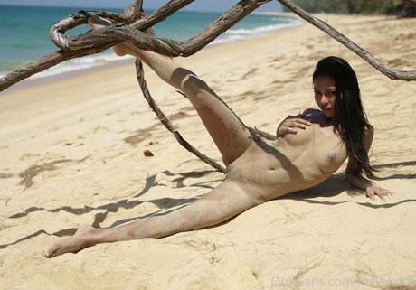 Chloe Saat actrice sexy galeries