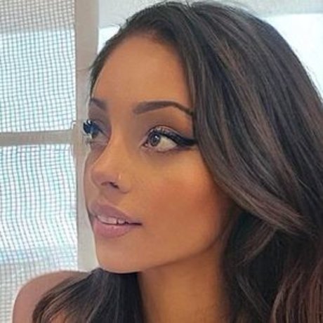 Angel Rhodes étoile adulte des photos