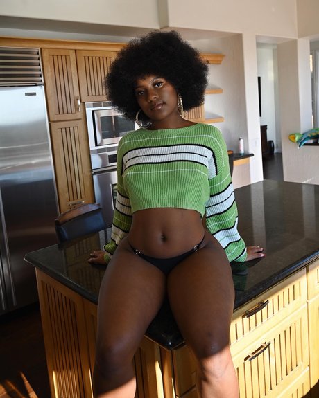 tatouages ​​blonds onlyfans top exclusif image