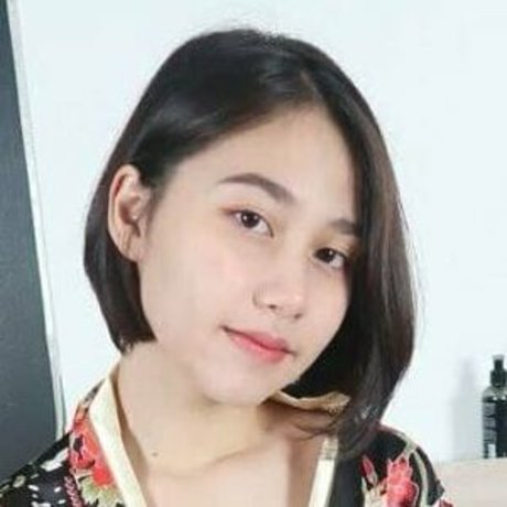 pom-pom girl asiatique onlyfans chaud archive