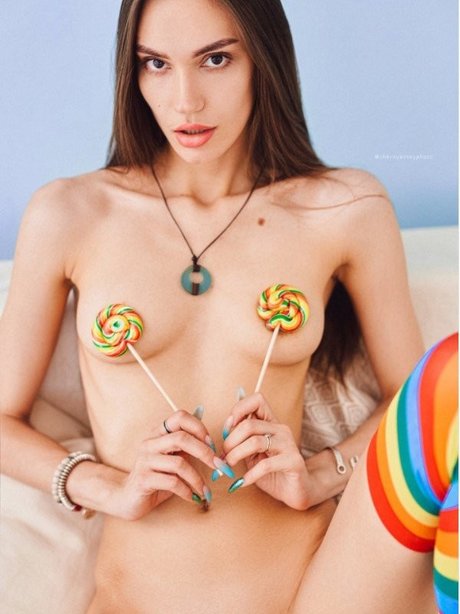 Amy Karamel étoile nue archive