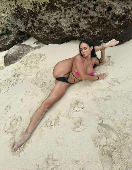 gymnast alina modèle érotique photo