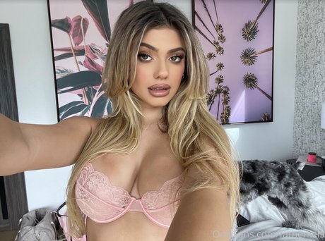 Kelsey Calemine modèle sexy collection