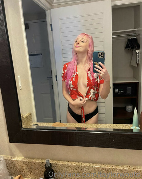 Taylorwould haut modèle photos