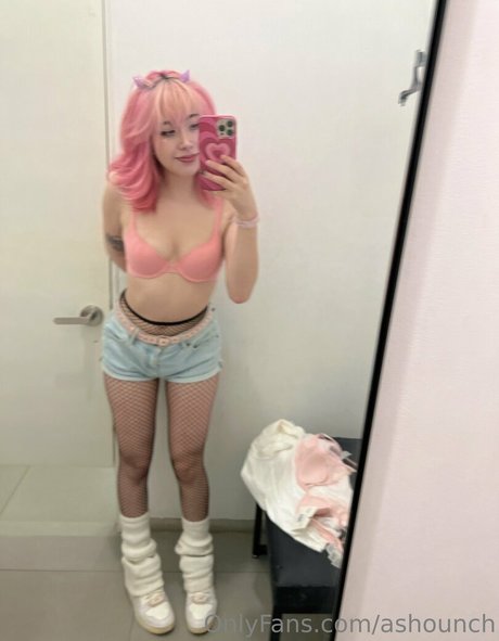 Ashounch modèle adulte des photos