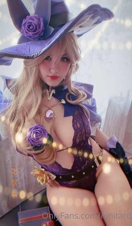 milf aux cheveux noirs onlyfans érotique en haute qualité img