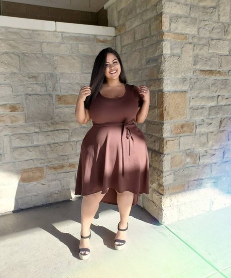 uilanibabe modèle artistique galerie