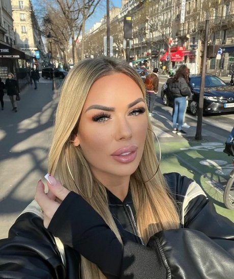 Lisa Amber mannequin photo