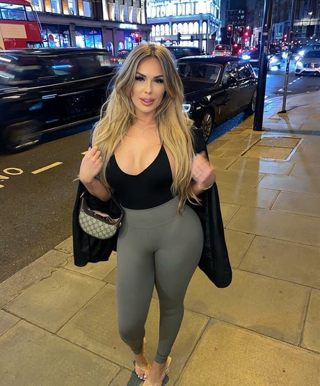 Lisa Amber haut étoile galeries