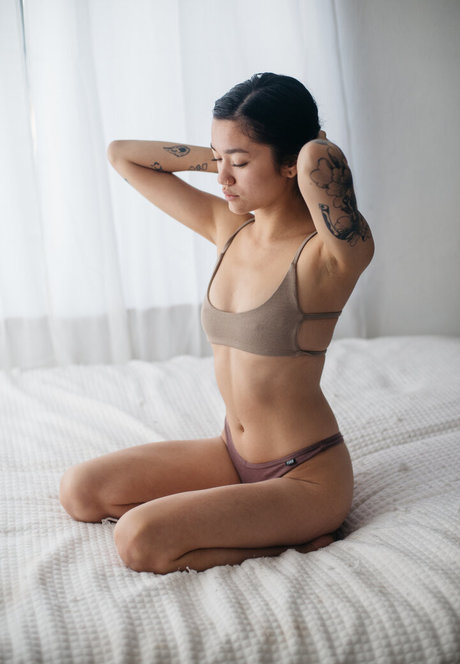 Kkymbb modèle nu des photos