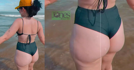 milf aux cheveux noirs onlyfans meilleur pornographique img