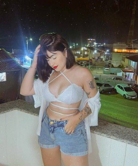 Bella Sant ASMR star du porno chaude image