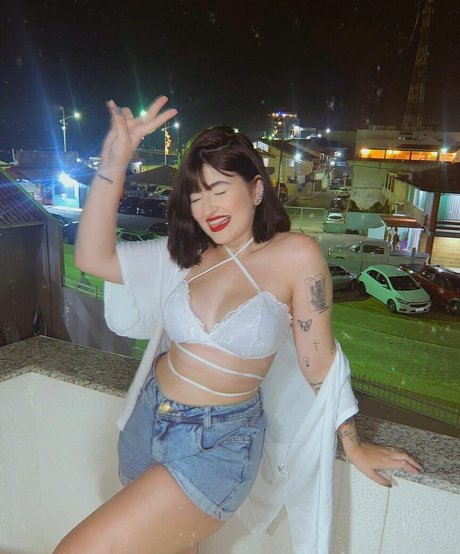 Bella Sant ASMR star du porno gratuite photo