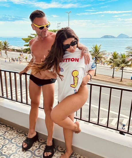 baisers lesbiens onlyfans meilleure qualité images