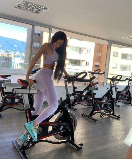 kimy angel beau modèle image