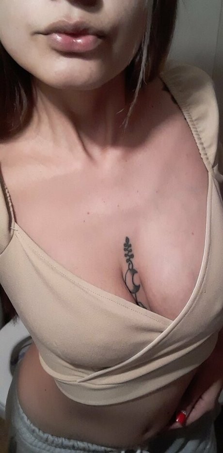 brunettesexyy modèle parfait des photos