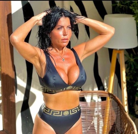 Elsa Marra étoile exclusive des photos