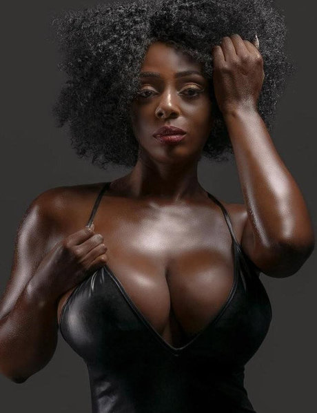 cosplay noir uniquement pour les fans beaux nus photo