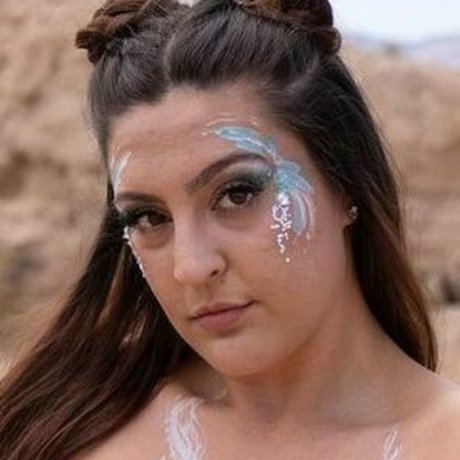 Nina Elle star du porno xxx des photos