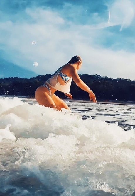 Carina Witthoeft modèle chaud image